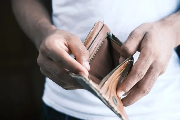 Person holds an empty wallet