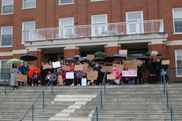 Crowd of UCWVA-UVA grad workers and allies standing together before marching to Provost's office.